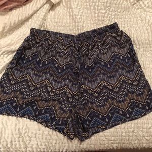 Drawstring patterned shorts